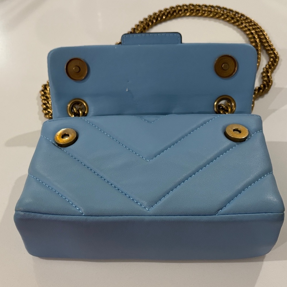 Kurt Geiger Mini Kensington Light Blue Quilted Leather Crossbody with Gold Chain - Picture 4 of 15